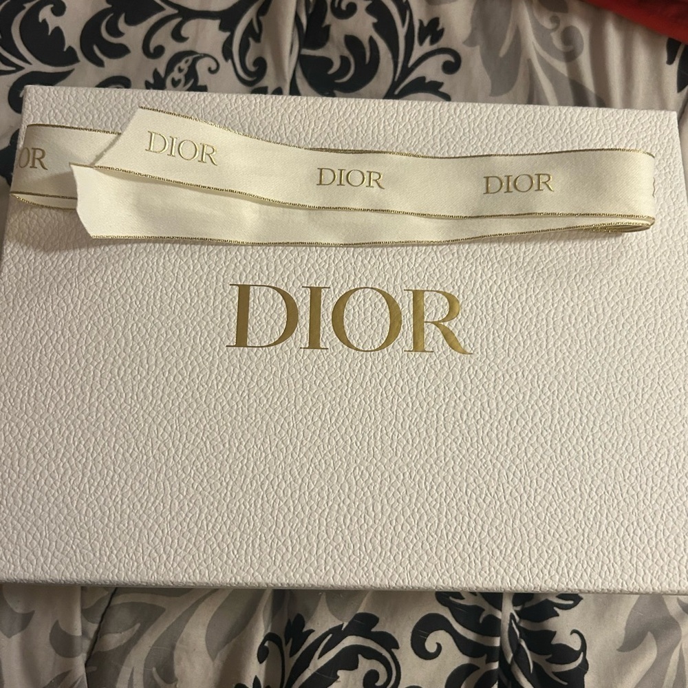Dior box with ribbon and paper